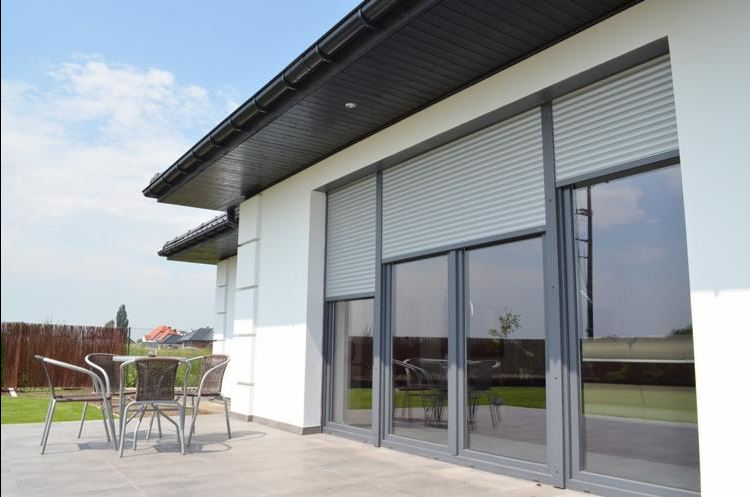 Рольставни на окна из пенозаполненного перфорированного роллетного профиля RH45PN 7 Рольставни на окна из пенозаполненного перфорированного роллетного профиля RH45PN 7