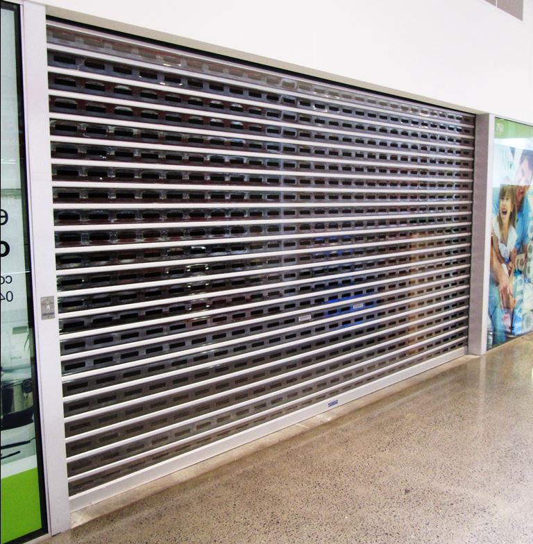 Рольставни на витрину из одностенного экструдированного решетчатого роллетного профиля RHE56GM 9 Рольставни на витрину из одностенного экструдированного решетчатого роллетного профиля RHE56GM 9